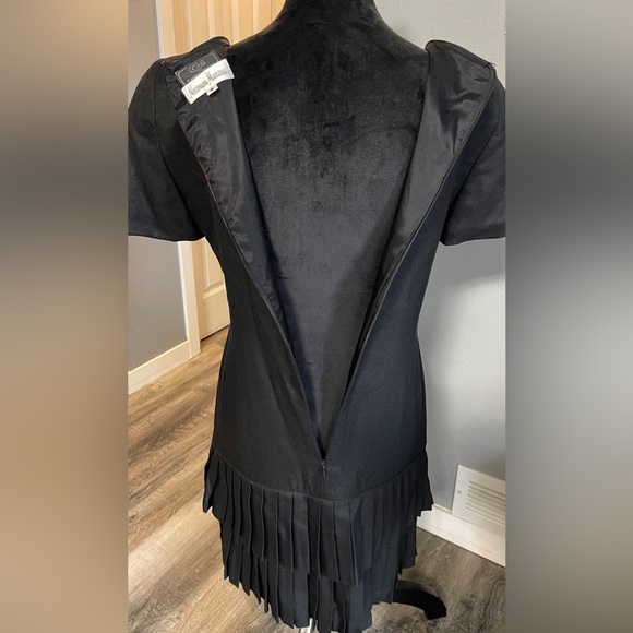 Vintage CH Carolina Herrera (Neiman Marcus) Black Layered Mini Dress Size 8 - Picture 9 of 14